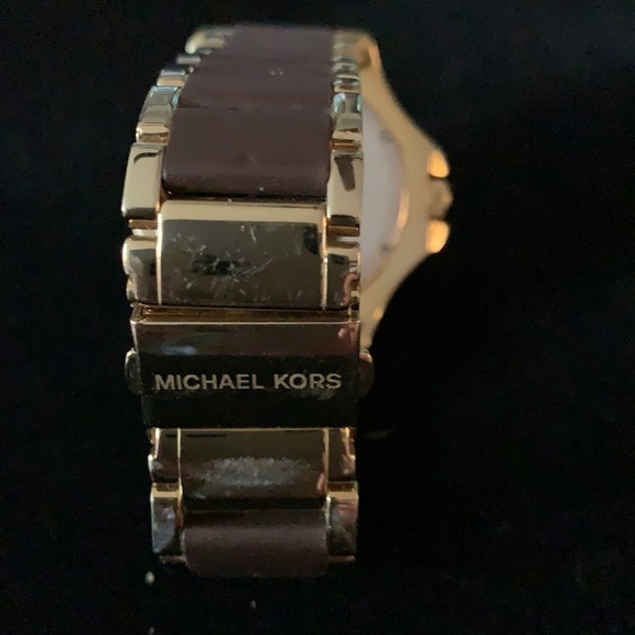 Michael Kors watch goldtone and leather band - Picture 7 of 7
